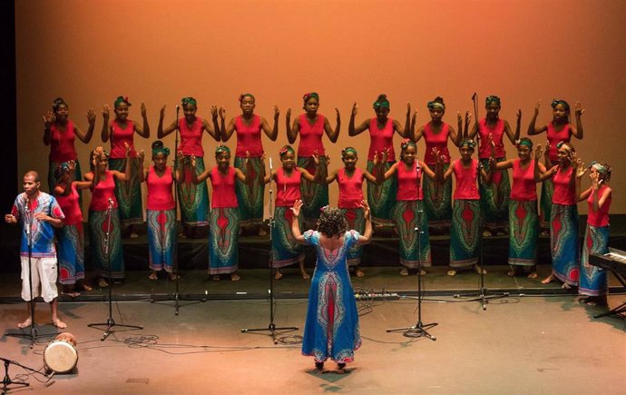 Actuación del coro Malagasy.