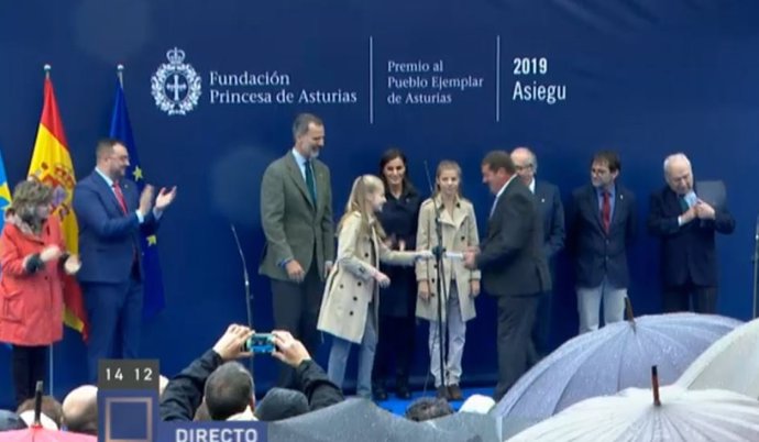 La Princesa de Asturias entrega el Premio al Pueblo Ejemplar 2019.