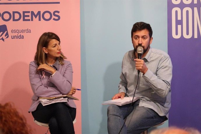 Yolanda Díaz y Antón Gómez-Reino durante la presentación del programa.