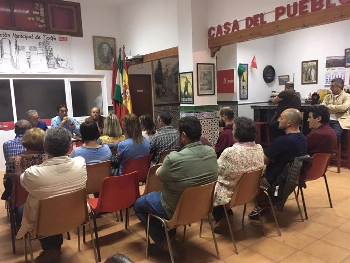 Asamblea informativa celebrada en Tarifa (Cádiz) por el PSOE.