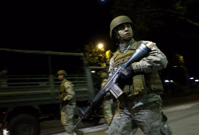 Chile.- Santiago de Chile amanece tomada por más de 400 militares para imponer e