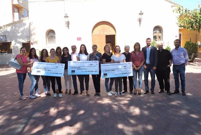 Ucomur y Ucoerm hacen entrega de los 2.500 kg de alimentos y 21.000 euros a los colegios de Los Alcázares y El Raal más afectados por la DANA