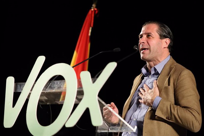 El candidato al Congreso de Vox por Zaragoza, Pedro Fernández, durante su intervención en un acto de su partido político en la Sala Multiusos del Auditorio de Zaragoza, en Zaragoza a 19 de octubre de 2019.
