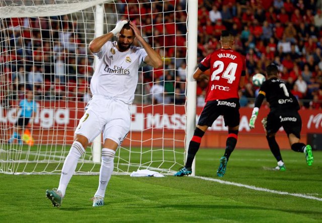 Benzema lamenta una ocasión en el Mallorca-Real Madrid