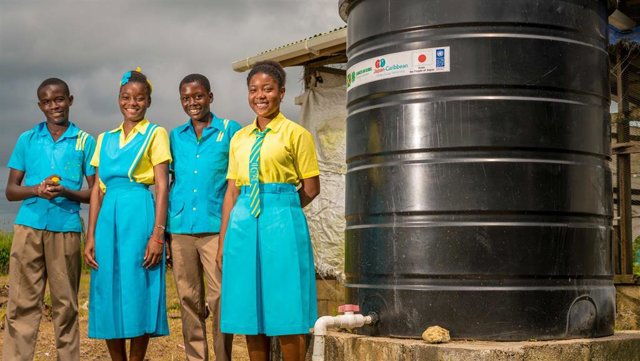 Programa de recogida de agua de lluvia en Jamaica