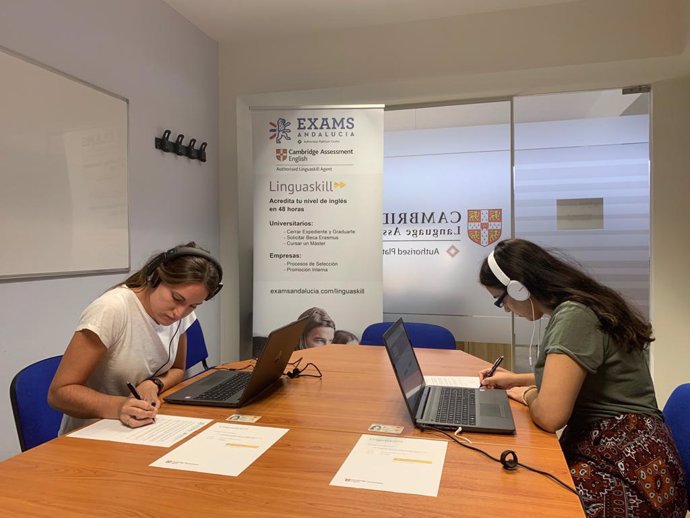 Estudiantes se examinan de una prueba de inglés de Cambridge Exams Andalucía