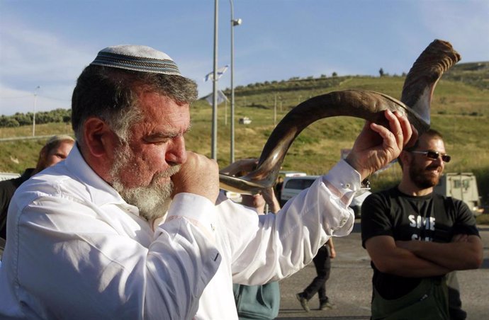 Hombre judío en el asentamiento de Yitzhar