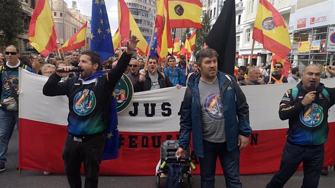 Unos 200 guardias civiles y policías nacionales cántabros exigen en Madrid la equiparación salarial