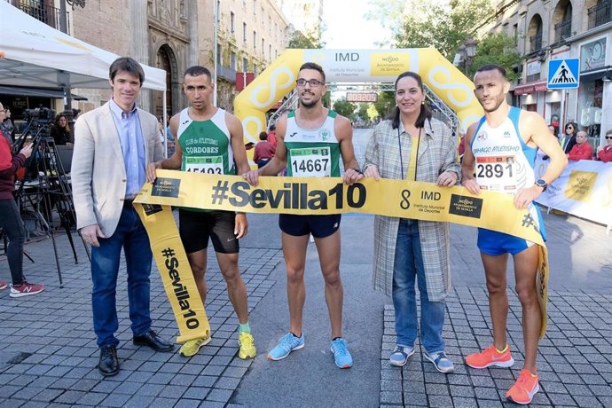 Corredores en la carrera popular del Casco Antiguo