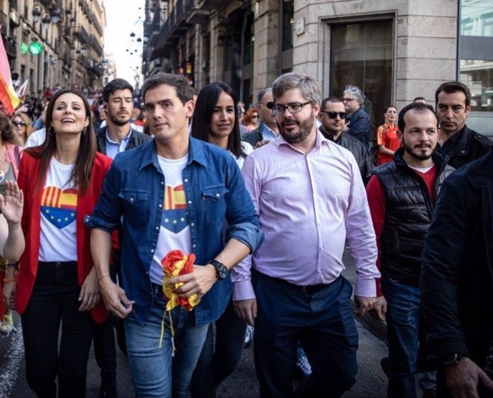 Baena asiste a la concentración de Cs en Barcelona bajo el lema '¡Basta ya!. Justicia y convivencia'