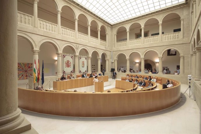 Hemiciclo del Parlamento de La Rioja, durante la intervención de la candidata socialista a la presidencia de la comunidad, Concha Andreu, en la primera sesión del debate de su investidura.