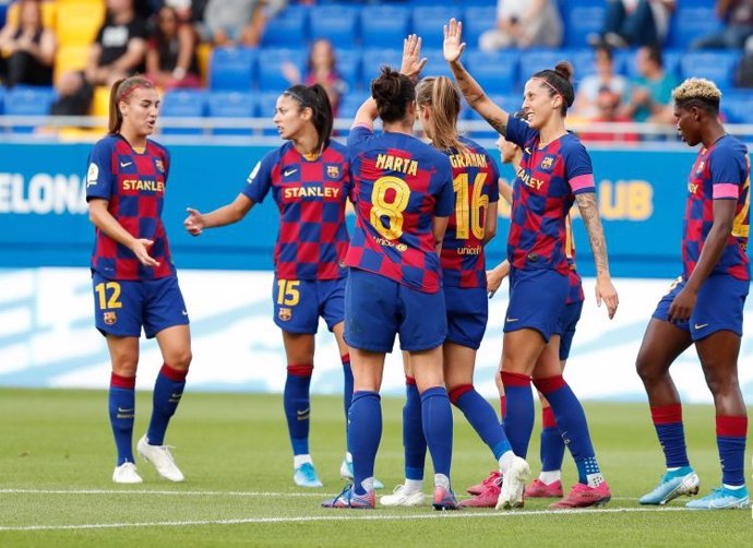 La jugadoras del FC Barcelona celebran un gol ante el EDF Logroño en la Primera Iberdrola