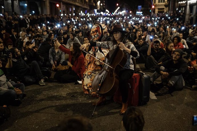 Concentració enfront de la Prefectura de Policia en la setena jornada de protestes a Barcelona contra la sentncia del procés a 20 d'octubre de 2019