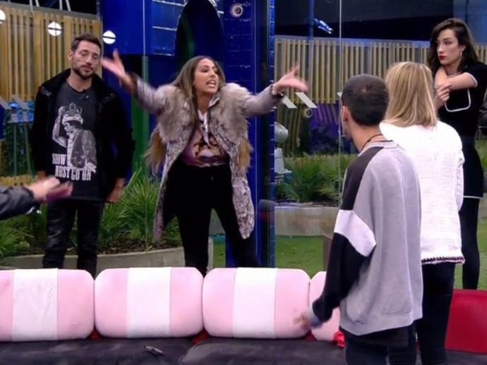 Noemí Salazar se enfrenta al Maestro Joao y a Pol Badía en el salón de la casa de 'GH VIP 7'