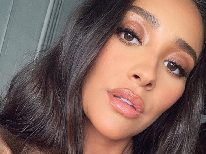 Shay Mithell ya se ha convertido en madre