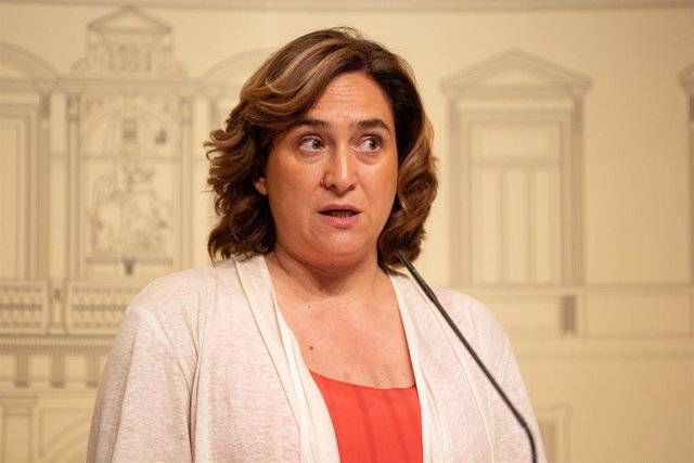La alcaldesa de Barcelona, Ada Colau, en rueda de prensa tras su reunión con el presidente de la Generalitat, Quim Torra en el Palau de la Generalitat.