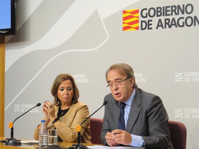 Los consejeros Mayte Pérez y Carlos Pérez Anadón