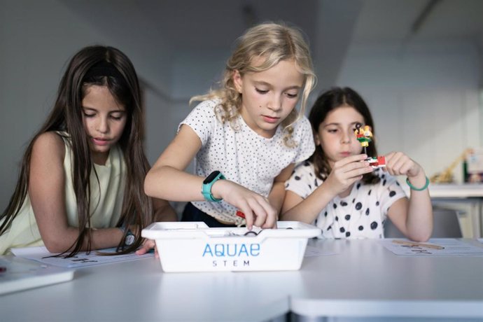 Niñas participantes del proyecto 'Aquae STEM' de Fundación Aquae