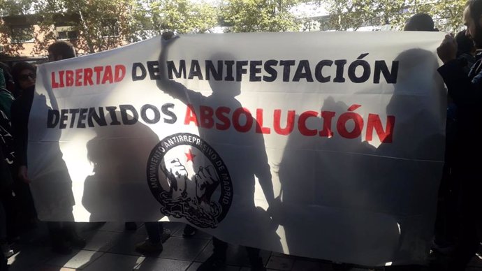 Concentración en los Juzgados de Plaza Castilla en solidaridad con los detenidos tras la manifestación en Sol