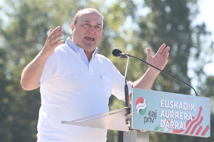 El presidente del EBB del PNV, Andoni Ortuzar, durante su intervención en el  'Alderdi Eguna'