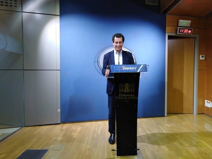El portaveu del PP en el Parlament de Balears, Biel Company, en roda de premsa.