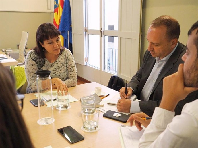 El vicepresidente y conseller de Vivienda y Arquitectura Bioclimática, Rubén Martínez Dalmau, se ha reunido con la concejala de Vivienda de Valncia, Isabel Lozano