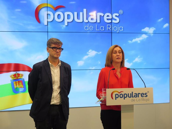 La diputada Begoña Martínez y el concejal Antonio Ruiz Lasanta, del PP, defienden recuperar el desarrollo de la Ley de Participación Ciudadana