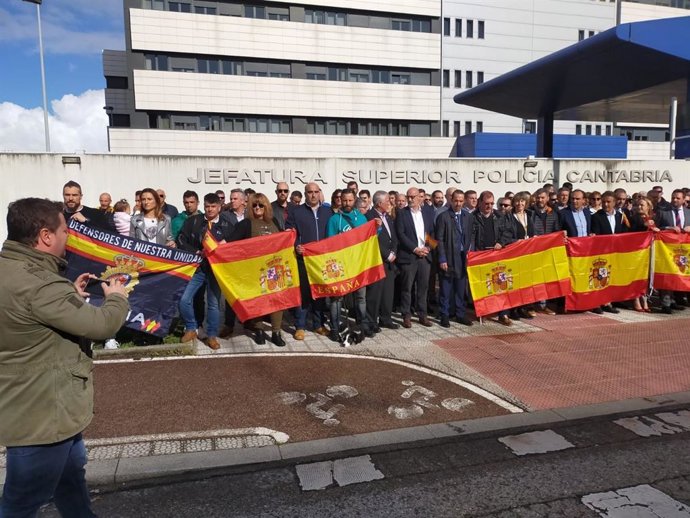 Concentración en apoyo de la Policía Nacional en Cataluña