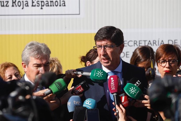 El vicepresidente de la Junta y consejero de Turismo, Juan Marín, con el delegado del Gobierno en Andalucía