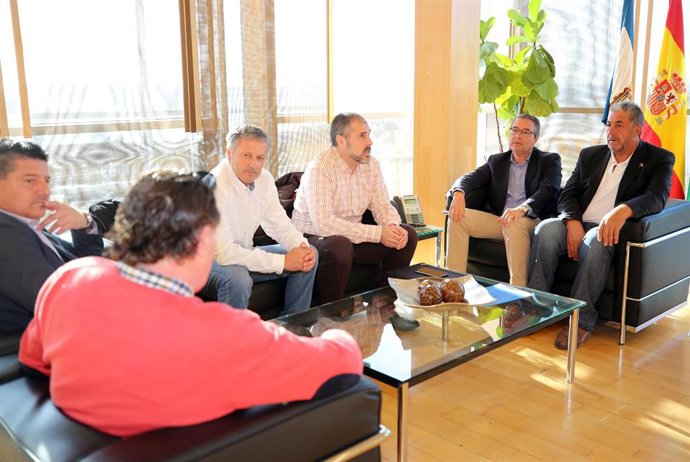 El presidente de la Diputación, Francisco Salado, se reúne con alcaldes de municipios de Málaga.