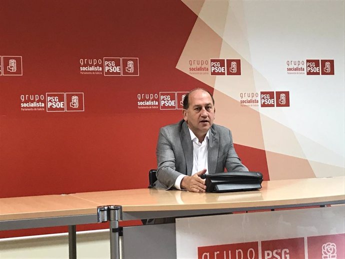 El portavoz parlamentario del PSdeG, Xoaquín Fernández Leiceaga, en rueda de prensa