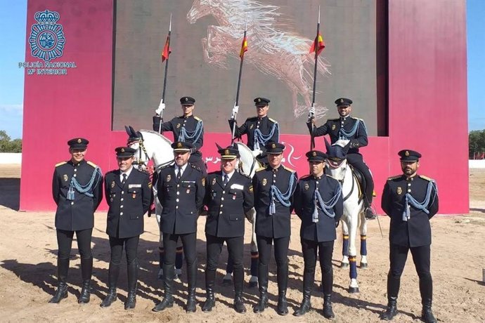 Agentes de la Unidad Especial de Caballería de la Policía Nacional participantes del Salón Internacional del Caballo de El Jadida en Marruecos