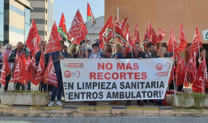 CCOO se moviliza contra los "recortes" en el sector de limpieza sanitaria en la provincia