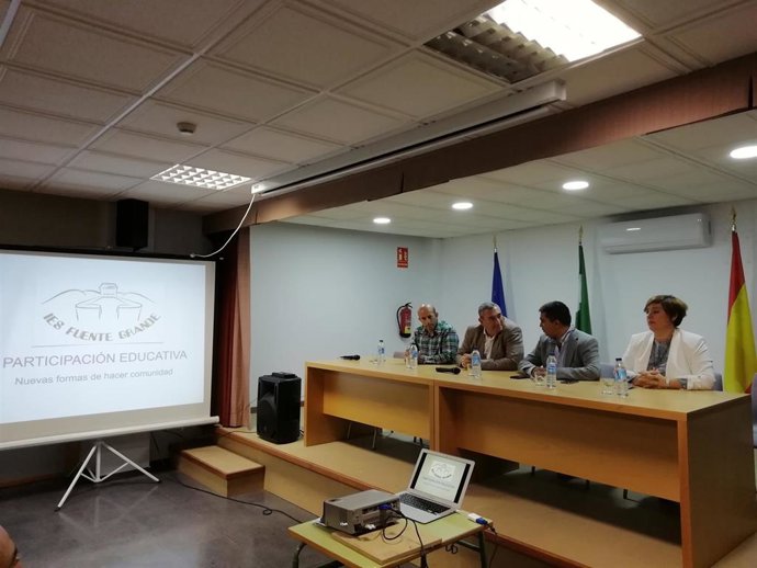 Miguel Andréu en un colegio de Alcalá del Valle