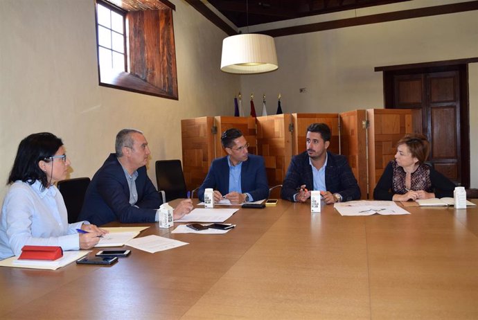 El alcalde de La Laguna, Luis Yeray Gutiérrez, se reúne con la rectora de la ULL