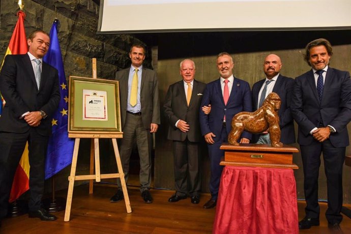 COMUNICADO: Loro Parque entrega el Premio Gorila 2018 a Steve Heapy,  CEO de Jet