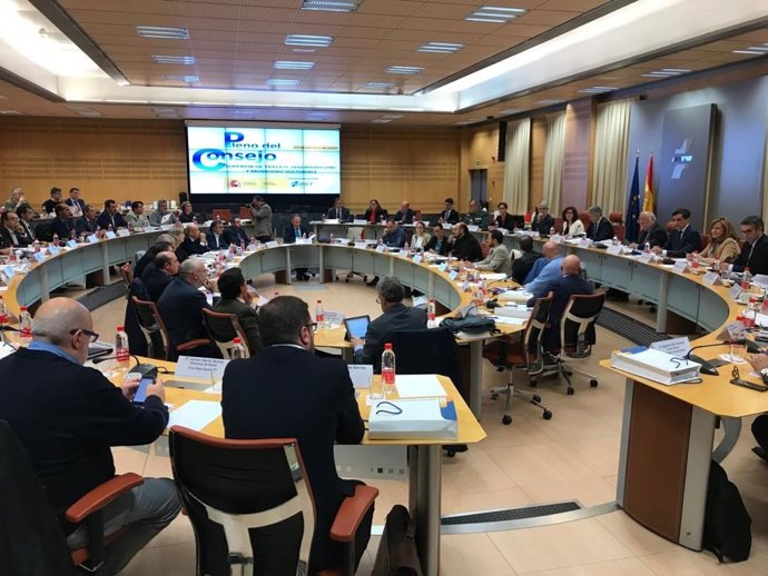 Pleno del Consejo Superior de Seguridad Vial celebrado este lunes 21 de octubre en la sede de la DGT en Madrid