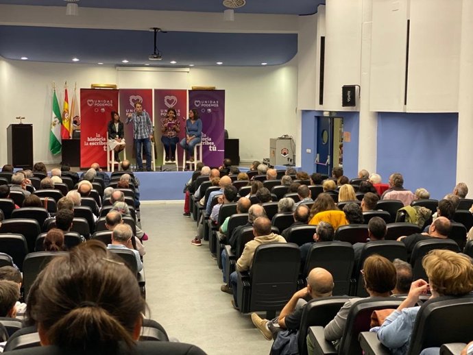Toni Valero interviene en el acto de Unidas Podemos en Córdoba.