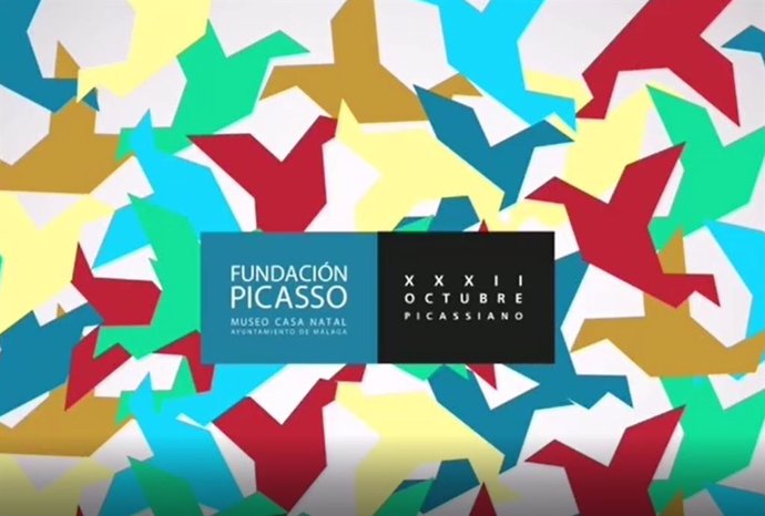 Instalación en la fachada de la Casa Natal de Picasso con motivo del Octubre Picassiano