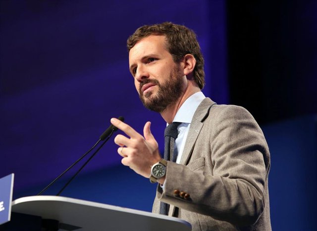El presidente del Partido Popular, Pablo Casado, ha protagnizado un acto púbico ante cerca de mil personas en el Hotel Beatriz de Toledo, una cita en la que también han participado el presidente del PP de Castilla-La Mancha, Paco Núñez, y Fátima Báñez