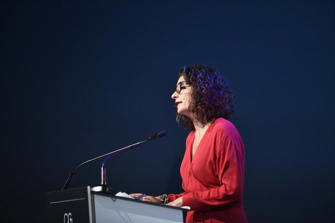La ministra de Hacienda en funciones, María Jesús Montero durante su intervención en la clausura el `I ClosinGap Equality Summit en la sede de Vodafone en Madrid, a 17 de octubre de 2019.