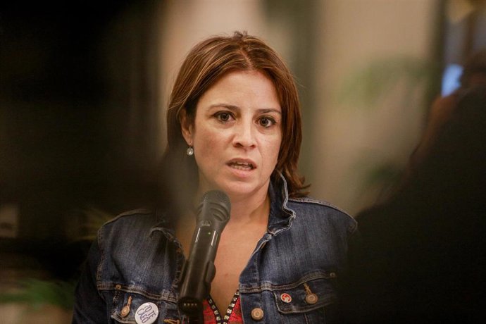 La portavoz parlamentaria del PSOE, Adriana Lastra, ofrece una rueda de prensa a los medios de comunicación en el Congreso de los Diputados tras su segunda reunión con Unidas Podemos para sacar adelante la investidura del candidato socialista tras la fa