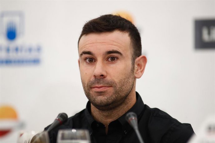 El piloto español de trial Toni Bou en los Desayunos Deportivos de Europa Press