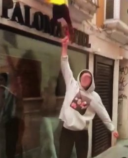 El joven detenido por arrancar los banderines que adornaban el caso histórico, valorados en 1.500 euros.