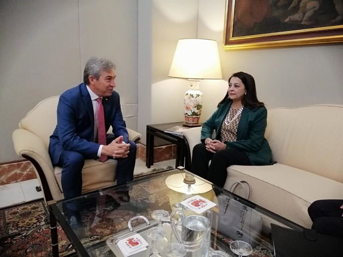 El delegado del Gobierno en Andalucía, Lucrecio Fernández, se reúne con la embajadora de Marruecos en España, Karima Benyaich