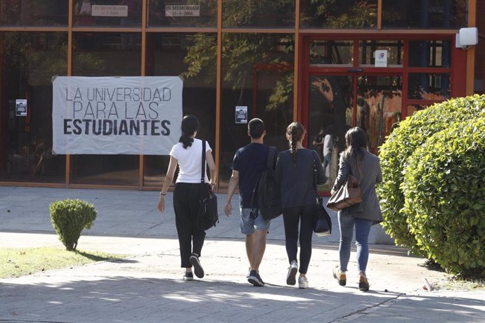 Estudiantes en el Campus de Vicálvaro de la Universidad Rey Juan Carlos de Madrid (URJC) .