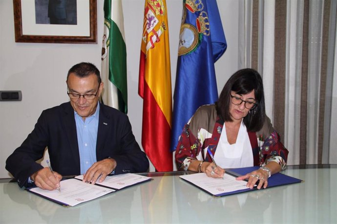 Acuerdo entre la Diputación y la Universidad de Huelva para la Cátedra de la Provincia.