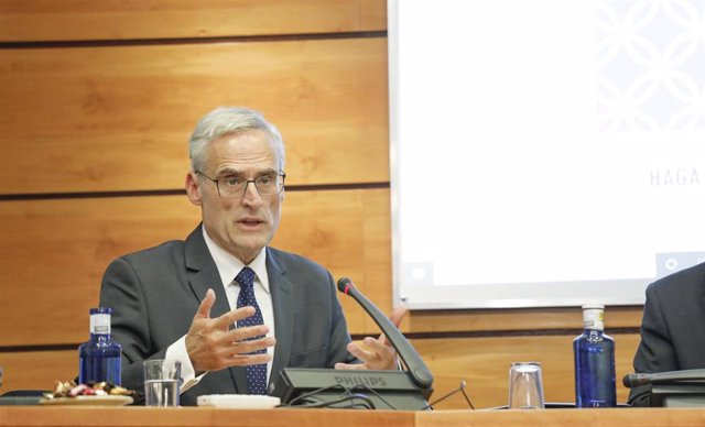 El fiscal superior de Castilla-La Mancha, José Martínez, en la Comisión de las Cortes.