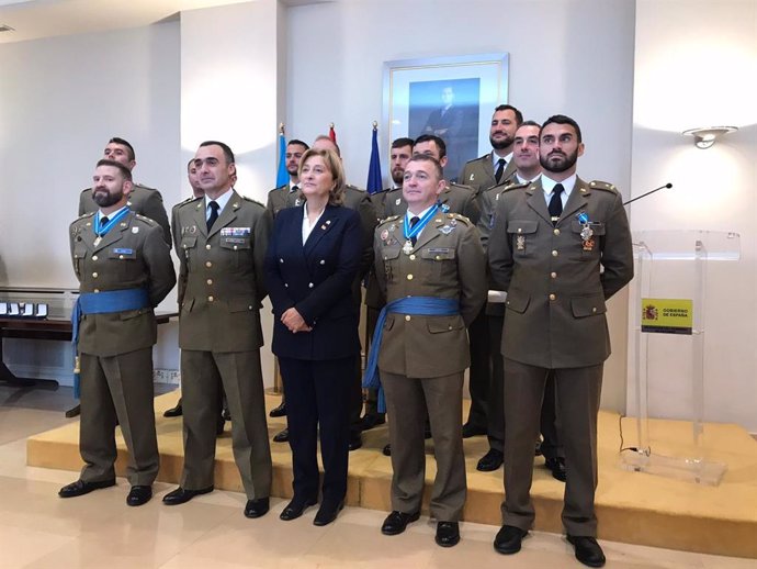 Delia Losa e integrantes del Regimiento Príncipe.