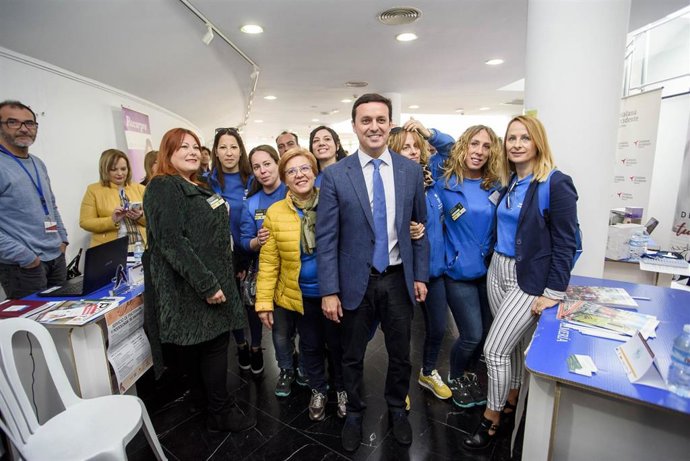 García en la feria de empleo celebrada en Huércal-Overa